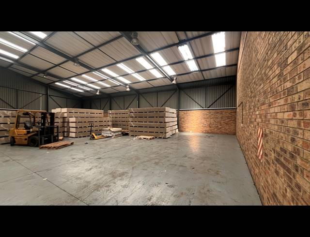 500M² WAREHOUSE TO LET IN SPARTAN
